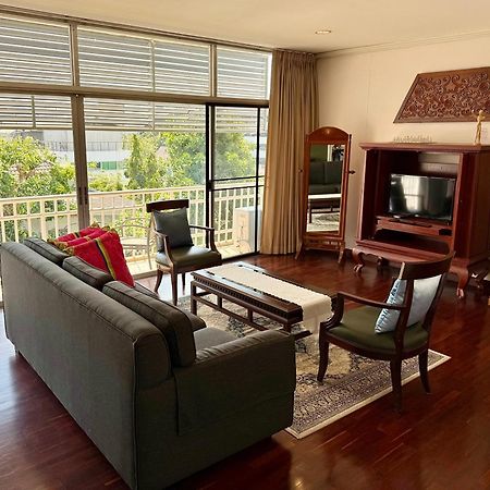 Samsen Suites Spacious 2Br Contemporary Thai Style Банкок Екстериор снимка