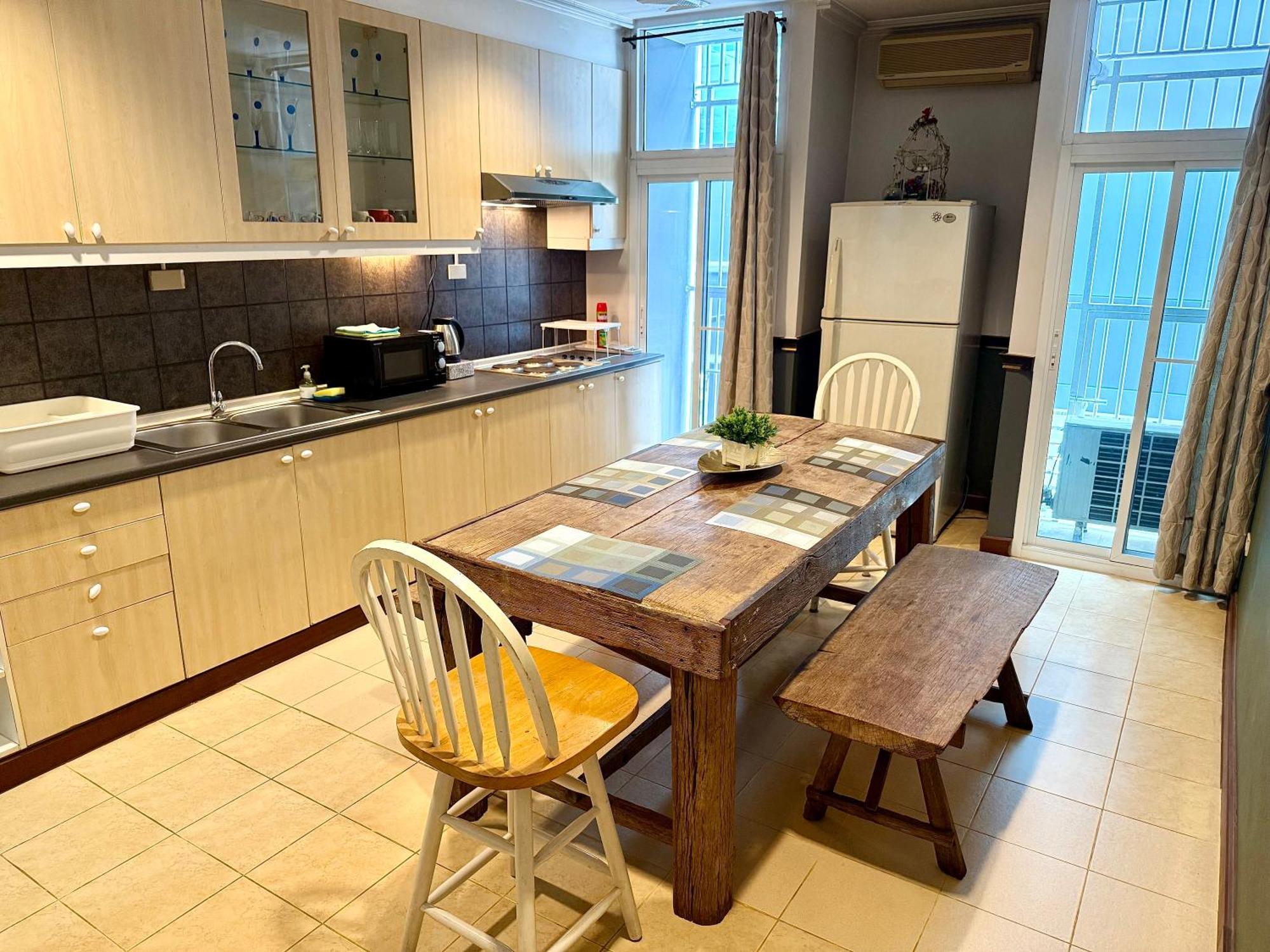 Samsen Suites Spacious 2Br Contemporary Thai Style Банкок Екстериор снимка