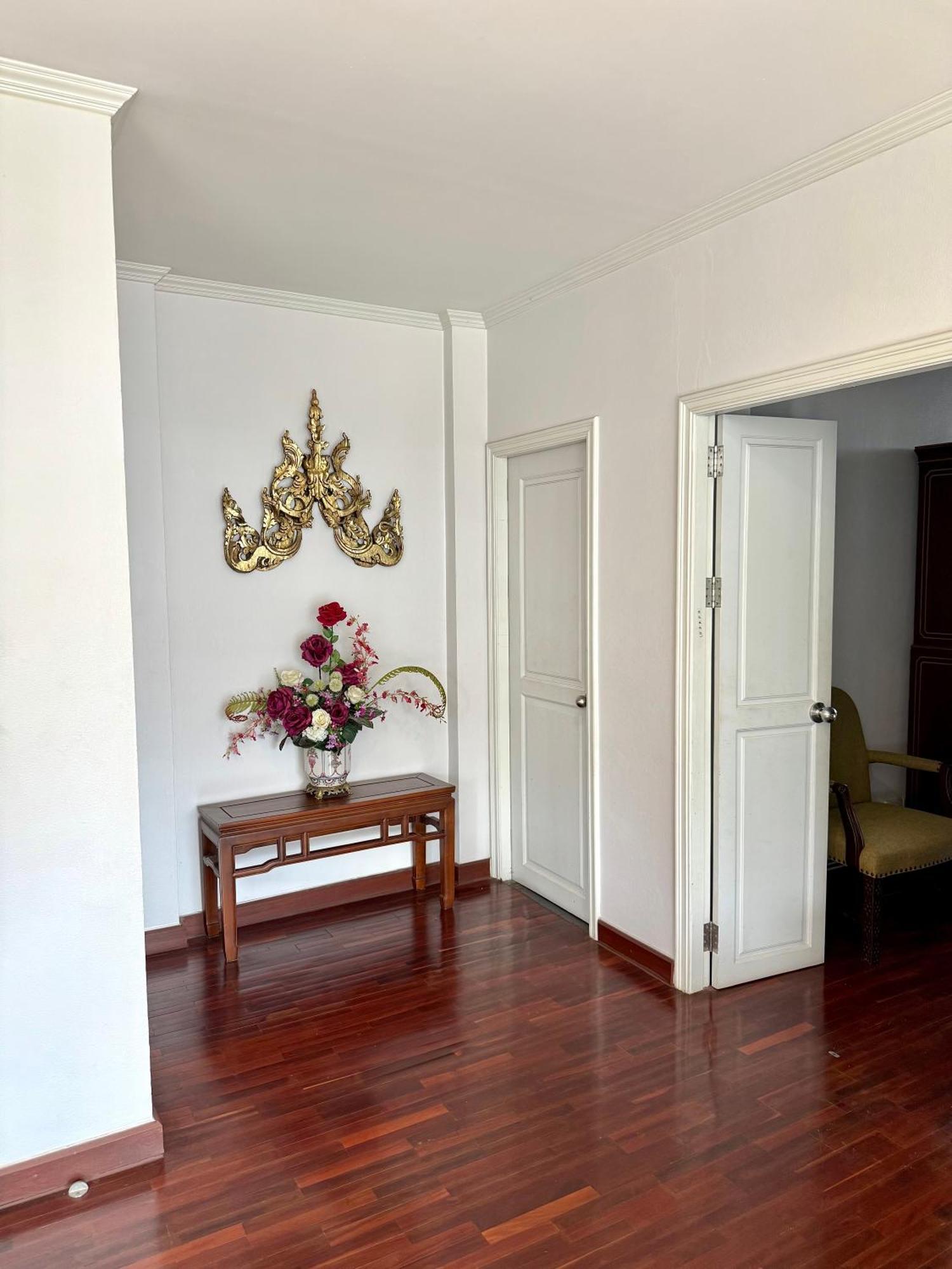 Samsen Suites Spacious 2Br Contemporary Thai Style Банкок Екстериор снимка