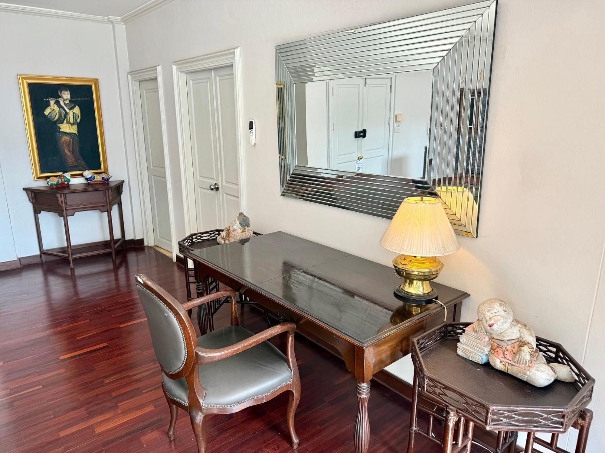 Samsen Suites Spacious 2Br Contemporary Thai Style Банкок Екстериор снимка