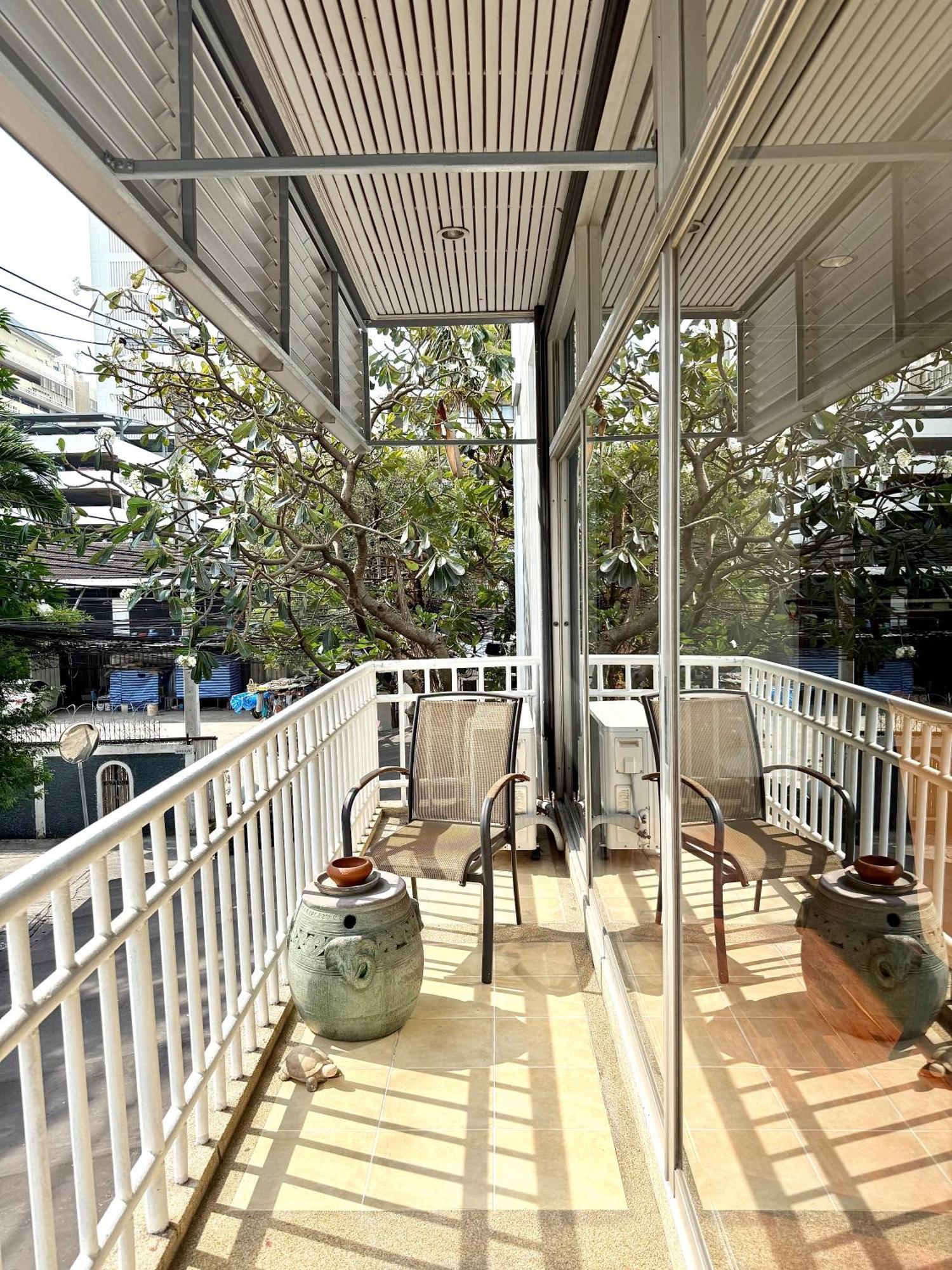 Samsen Suites Spacious 2Br Contemporary Thai Style Банкок Екстериор снимка