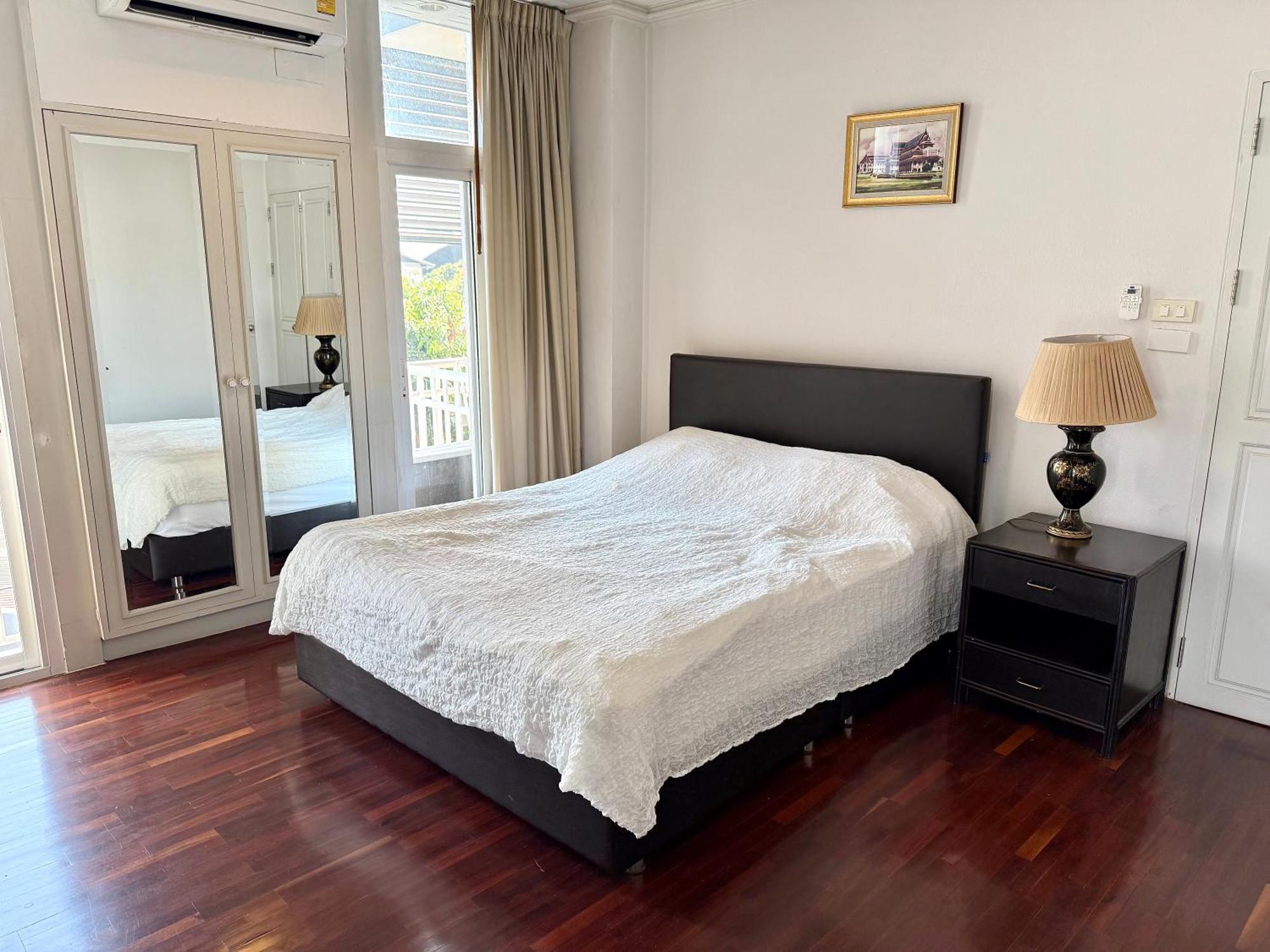 Samsen Suites Spacious 2Br Contemporary Thai Style Банкок Екстериор снимка