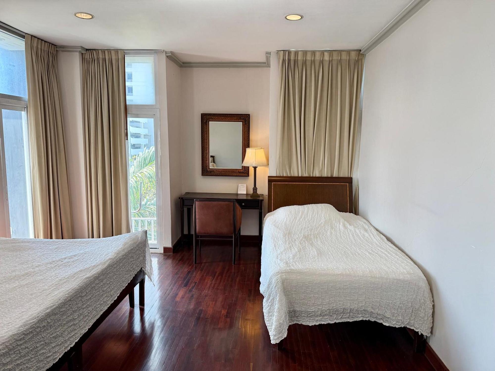 Samsen Suites Spacious 2Br Contemporary Thai Style Банкок Екстериор снимка