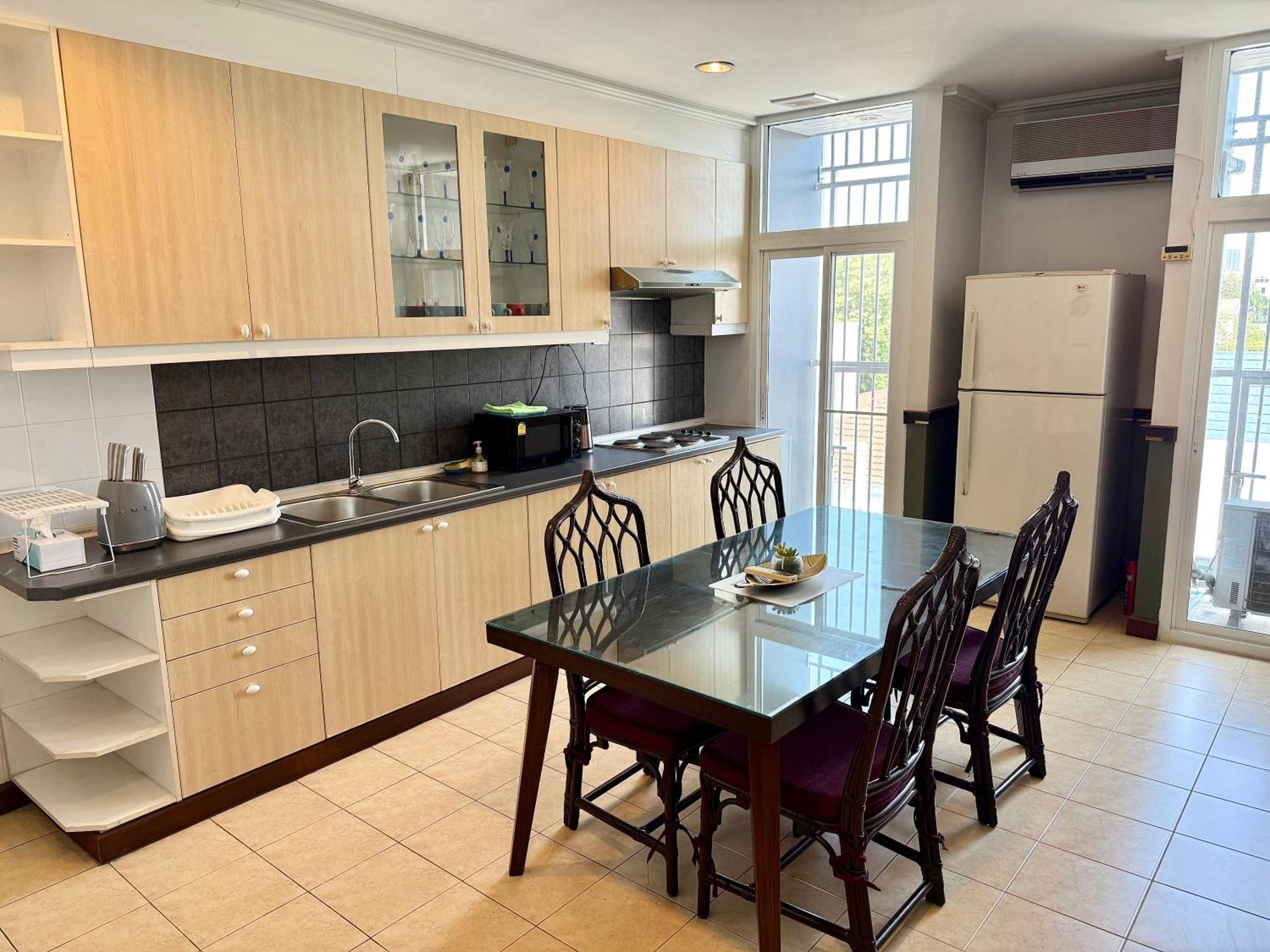 Samsen Suites Spacious 2Br Contemporary Thai Style Банкок Екстериор снимка