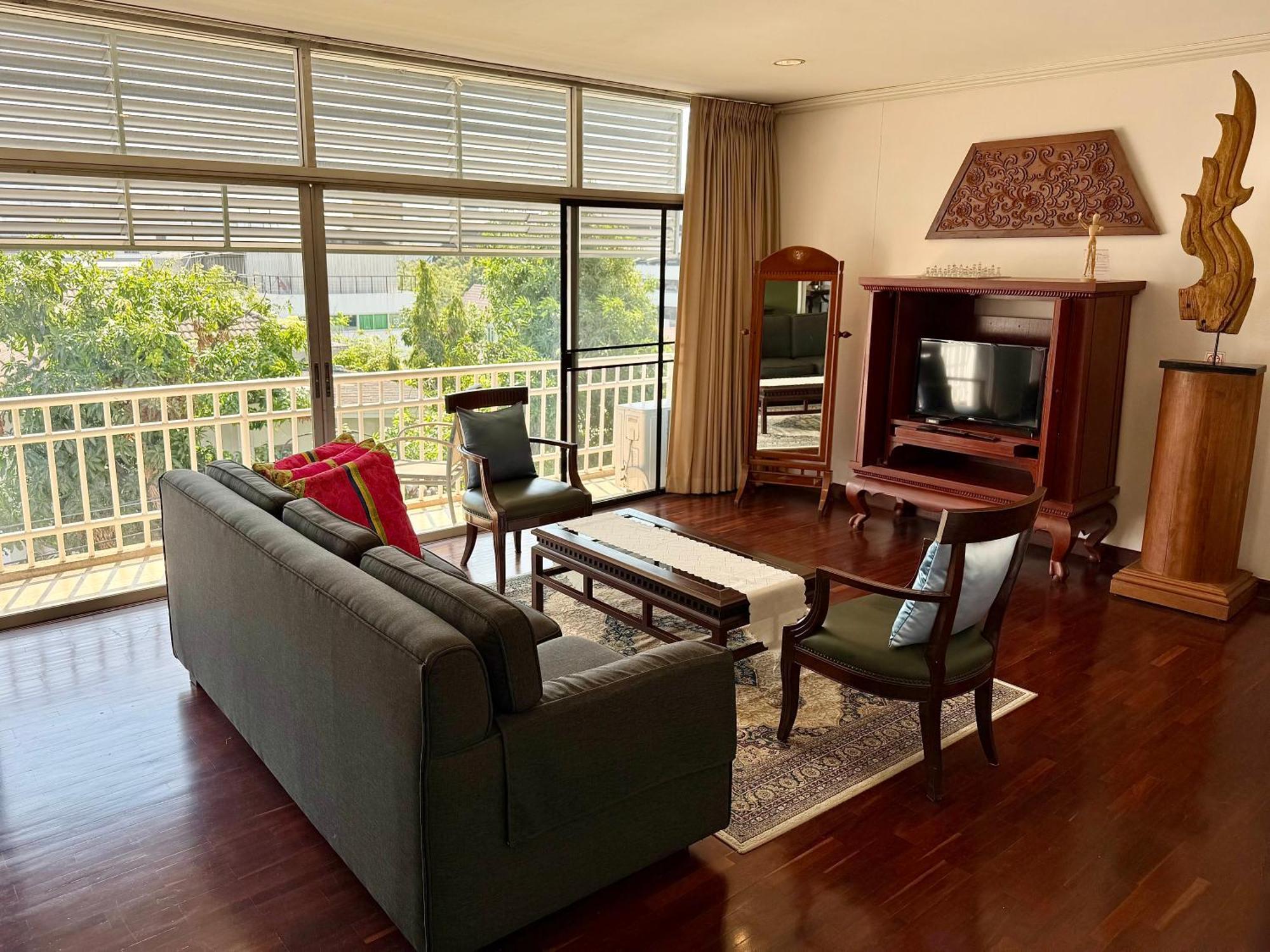 Samsen Suites Spacious 2Br Contemporary Thai Style Банкок Екстериор снимка