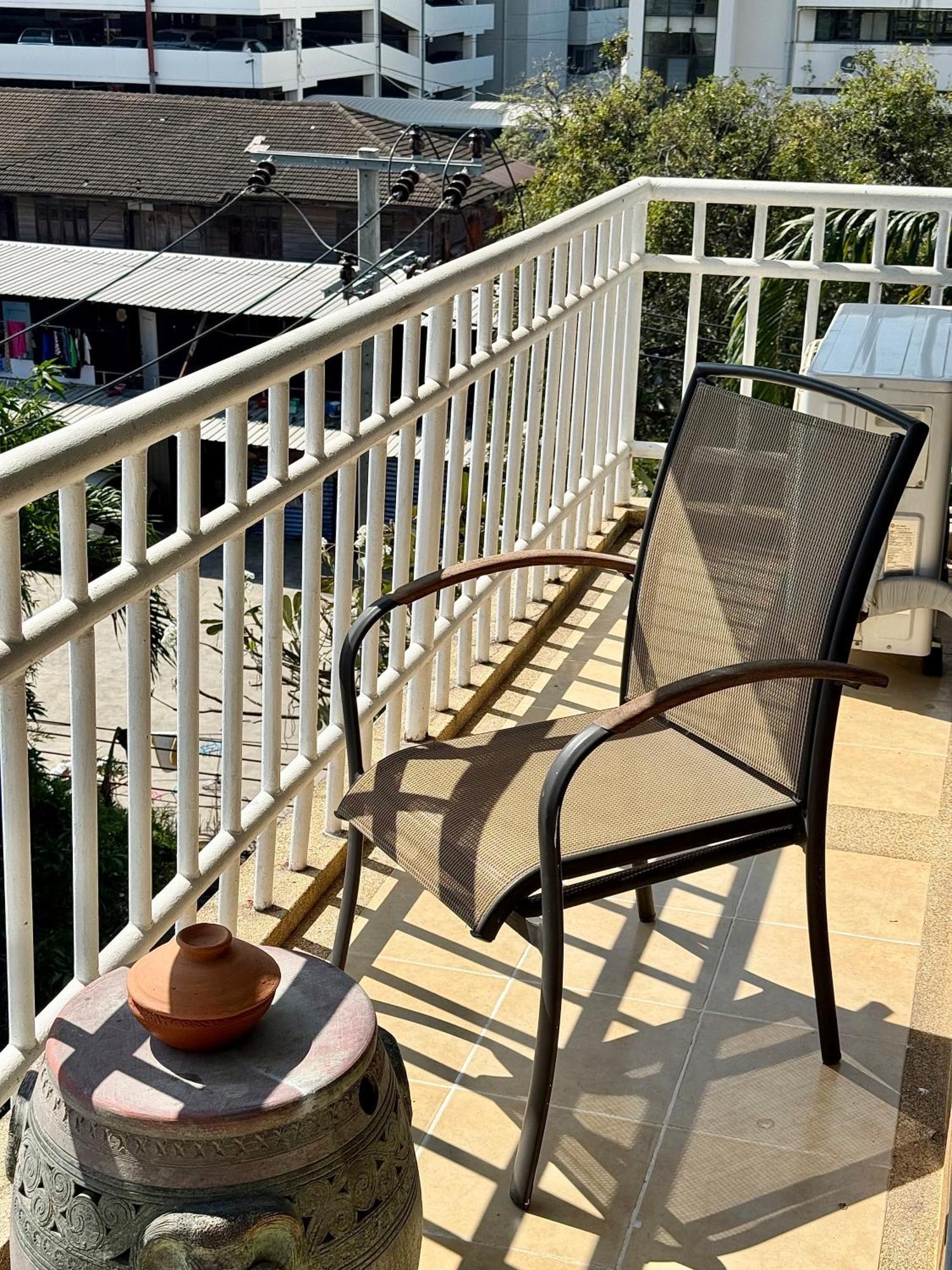 Samsen Suites Spacious 2Br Contemporary Thai Style Банкок Екстериор снимка